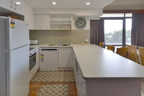 The Crest 6 33 Pacific Drive - Australian Directory 2