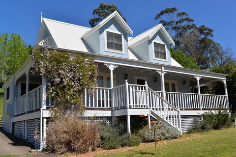 The Doll's House - Charming 2 Bedroom Cottage Just A Short Walk From The Village - Australian Directory 0