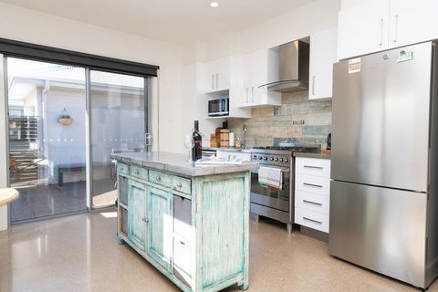 The Endsleigh -1 Bedroom Villa, Free Wifi, Near CBD - Australian Directory 3