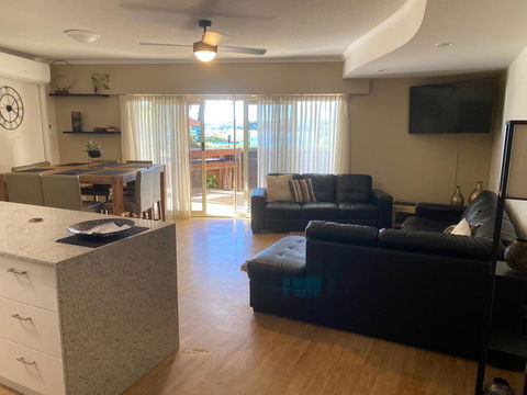 The Esplanade Holiday Apartments - Australian Directory 1