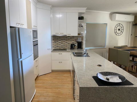 The Esplanade Holiday Apartments - Australian Directory 2