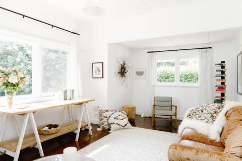 The Farm House At Springfield - Australian Directory 3