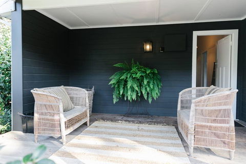 The Farm House At Springfield - Australian Directory 1