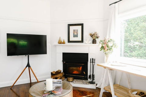 The Farm House At Springfield - Australian Directory 2