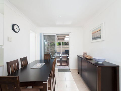 The Fingie @ Fingal Bay - Australian Directory 1