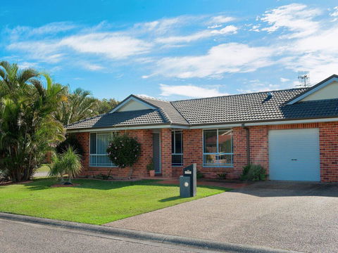 The Fingie @ Fingal Bay - Australian Directory 2