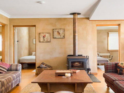 The Farmhouse - Grape Vines And Rolling Green Hills - Australian Directory 2