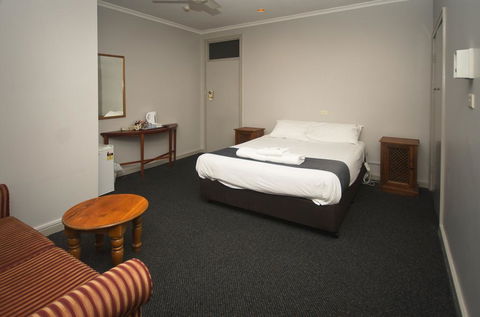 The George Hotel - Australian Directory 3