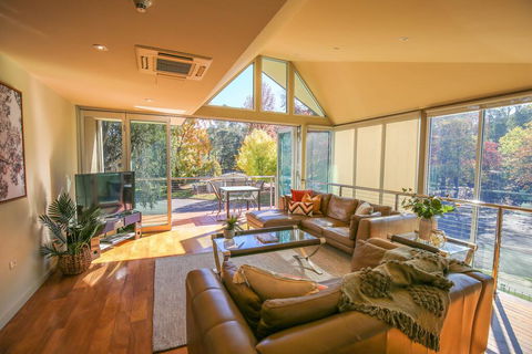The Glass Pinnacle - Australian Directory 2
