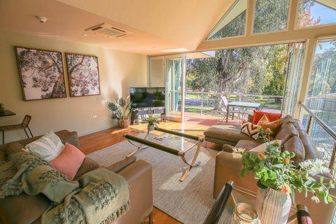 The Glass Pinnacle - Australian Directory 1