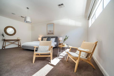 The Grand Oasis - Pool - Wifi - Mins From Beach - Australian Directory 2