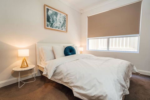 The Grand Oasis - Pool - Wifi - Mins From Beach - Australian Directory 1