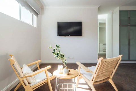 The Grand Oasis - Pool - Wifi - Mins From Beach - Australian Directory 3