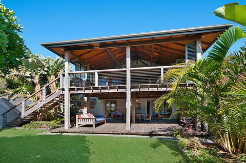 The Hawk At Wategos Beach - Australian Directory 1