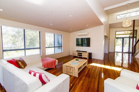 The Holiday House - Australian Directory 1