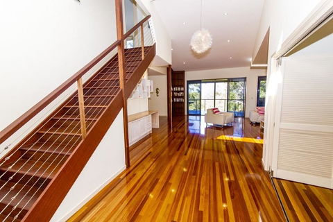 The Holiday House - Australian Directory 0