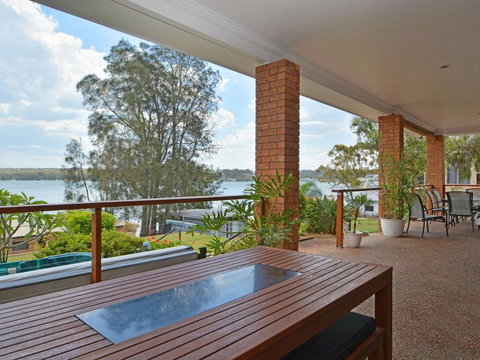 The House On The Lake @ Fishing Point, Lake Macquarie - Honestly Put The Line In And Catch Fish - Australian Directory 0