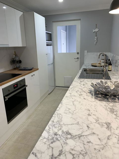 The Hutt - Australian Directory 1