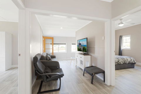 The Inlet Cottage - Australian Directory 3