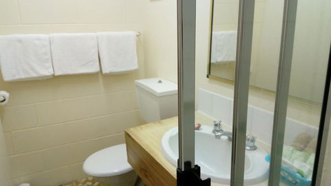 The Islands Inn Motel - Australian Directory 2