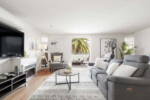 The Jetty Apartment By Ready Set Host - Australian Directory 0
