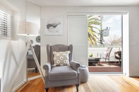 The Jetty Apartment By Ready Set Host - Australian Directory 1