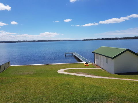 The Lake Escape - Australian Directory 0