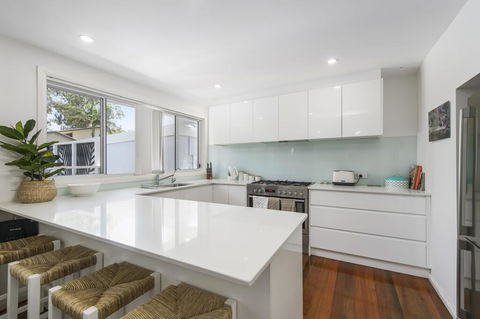 THE LAKE HOUSE - WiTH SWIMMING POOL - Australian Directory 3