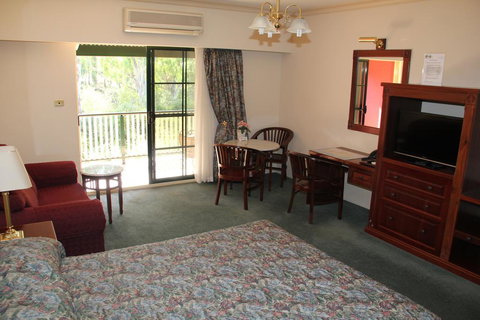 The Lawson Riverside Suites - Australian Directory 1