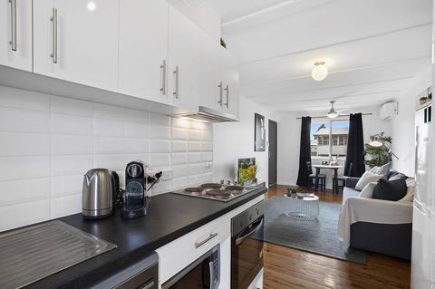 The Neo Stylish Central Apartment With Aircon Courtyard And Netflix - Australian Directory 2