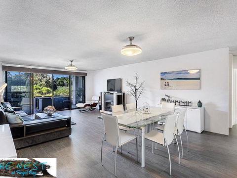 The Nest At Fingal Bay - Australian Directory 3