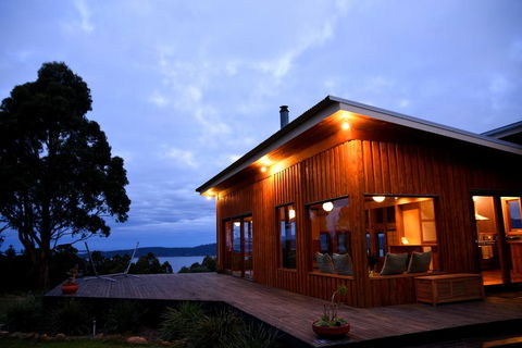 The O Retreat - Australian Directory 0