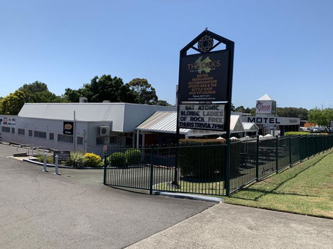 The Oaks Hotel Motel - Australian Directory 0