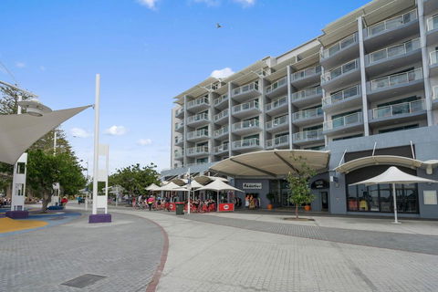The Oaks Waterfront Resort, Unit 502 - Australian Directory 2
