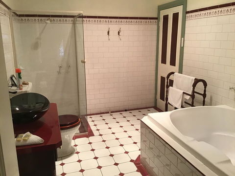 The Olde Devonshire House - Australian Directory 3