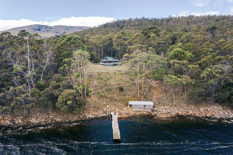 The Pier House - Australian Directory 0