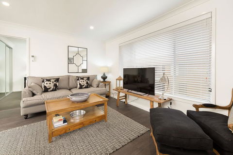 The Provincial - Central & Sophisticated - Australian Directory 0