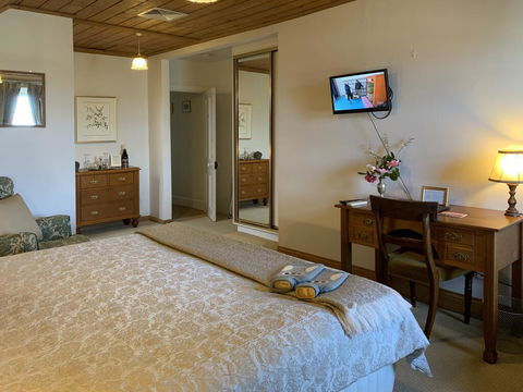 The Racecourse Inn - Australian Directory 1