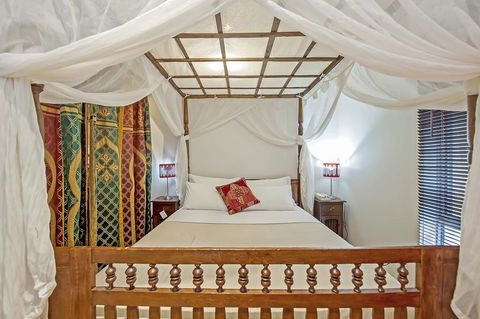 The Retreat - Australian Directory 2