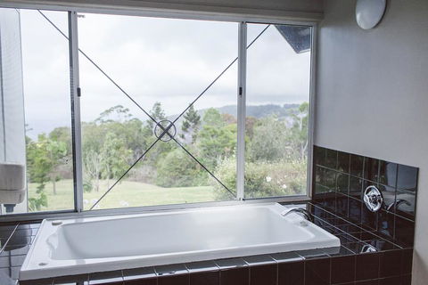 The Retreat Tamborine Mountain - Australian Directory 1