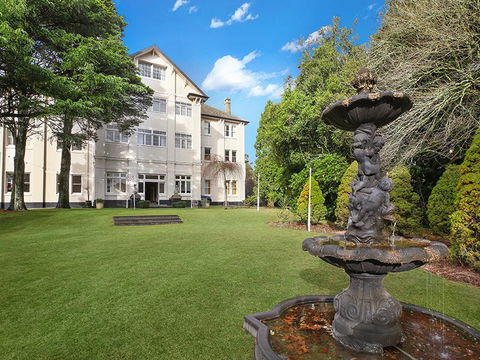 The Robertson Hotel - Australian Directory 1