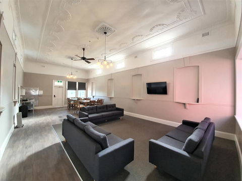 The Royal Hotel - Australian Directory 2