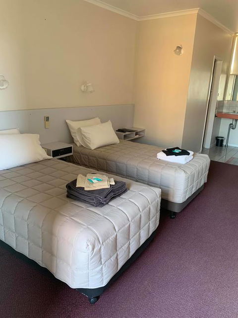 The Royal Motel - Australian Directory 1