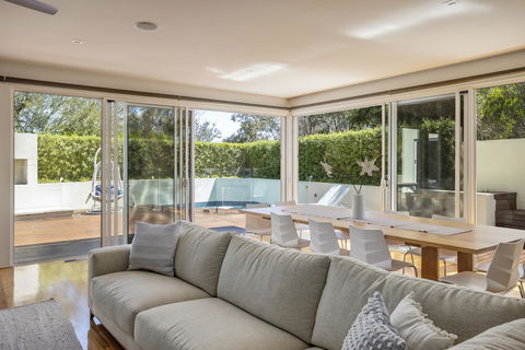 The Sanctuary: Stunning. Hot Tub Spa + Linen - Australian Directory 3
