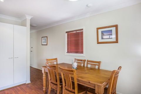 The Sands - 4/46 Jones Avenue Mollymook - Australian Directory 2