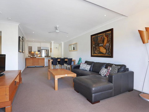 The Sands Unit 3 At 20 Pacific Parade Yamba Ocean View - Australian Directory 3
