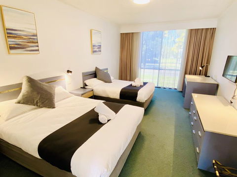 The Select Inn Penrith - Australian Directory 1