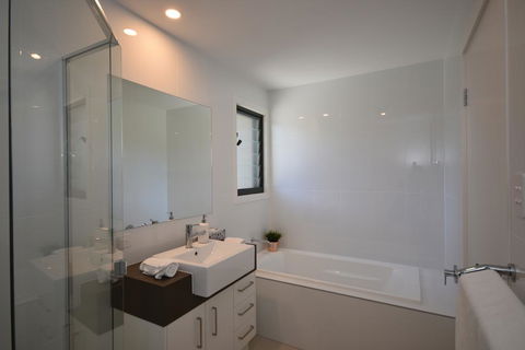 The Shae Luka - Private Apartment - Australian Directory 3