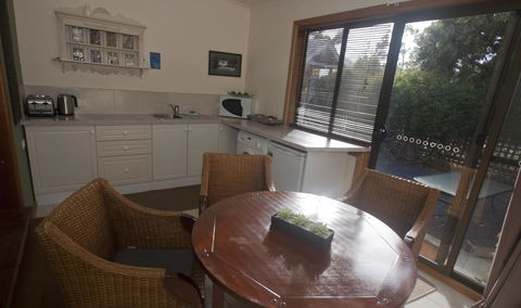 The Shingles Riverside Cottages - Australian Directory 2
