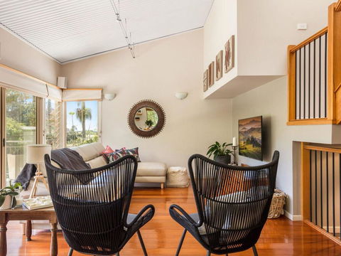The Stanwell Beach Glass House - Beach & Pool - Australian Directory 1